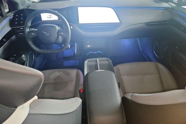 Used Hongqi EH7 2025 640 All-Wheel Drive Smart Selection Edition Center Console