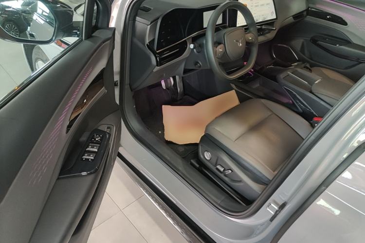 Used Hongqi EH7 2025 640 All-Wheel Drive Smart Selection Edition Driver Seat