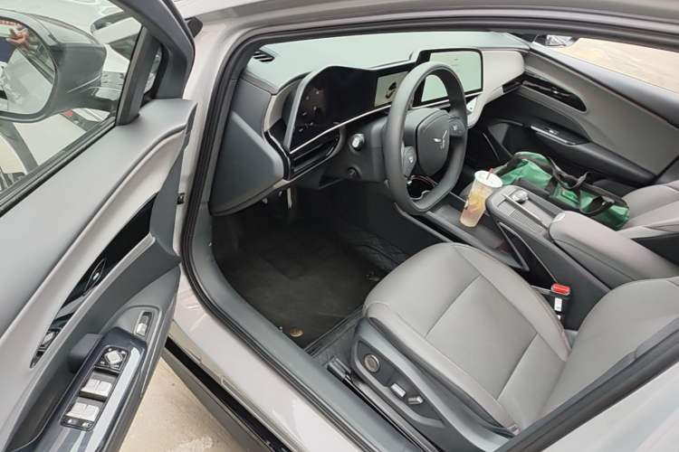 Used Hongqi EH7 2025 640 All-Wheel Drive Smart Selection Edition Driver Seat