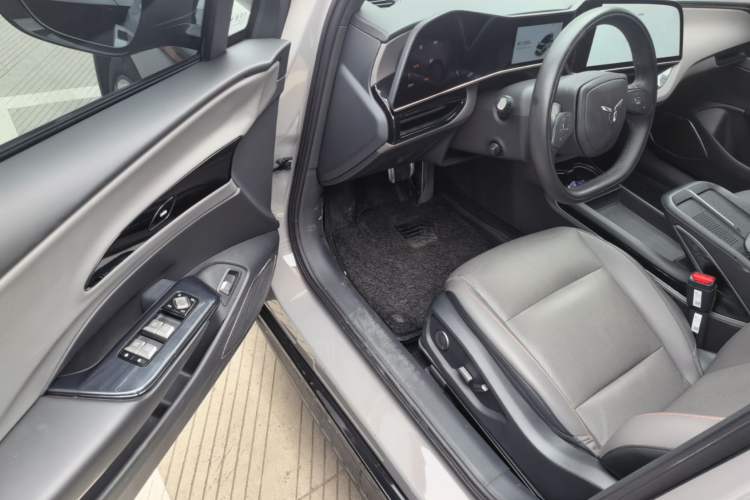 Used Hongqi EH7 2025 640 All-Wheel Drive Smart Selection Edition Driver Seat