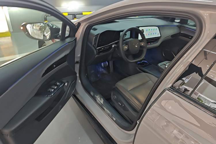 Used Hongqi EH7 2025 640 All-Wheel Drive Smart Selection Edition Driver Seat