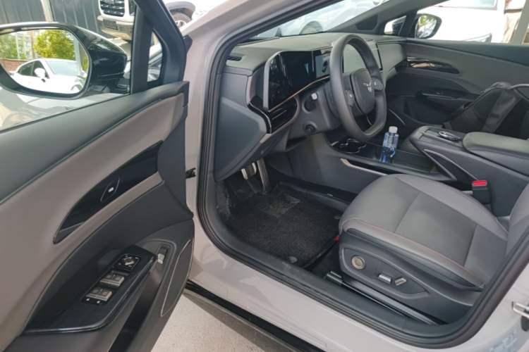 Used Hongqi EH7 2025 640 All-Wheel Drive Smart Selection Edition Driver Seat