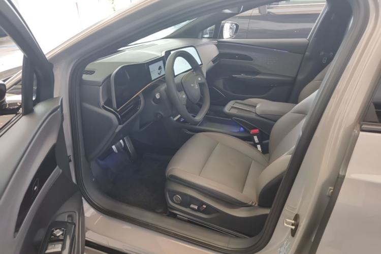 Used Hongqi EH7 2025 640 All-Wheel Drive Smart Selection Edition Driver Seat