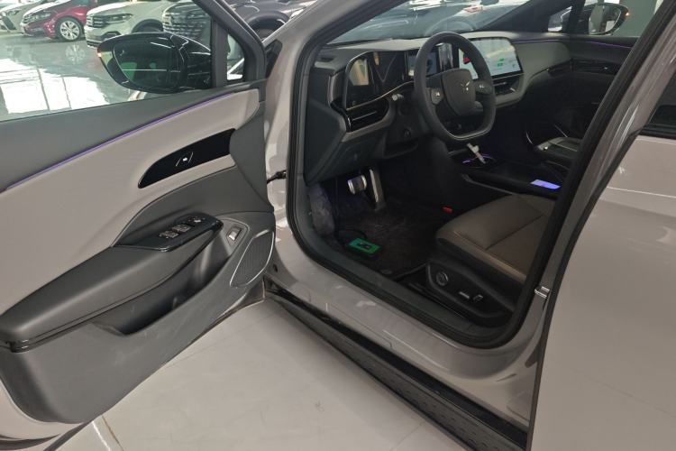 Used Hongqi EH7 2025 640 All-Wheel Drive Smart Selection Edition Driver Seat