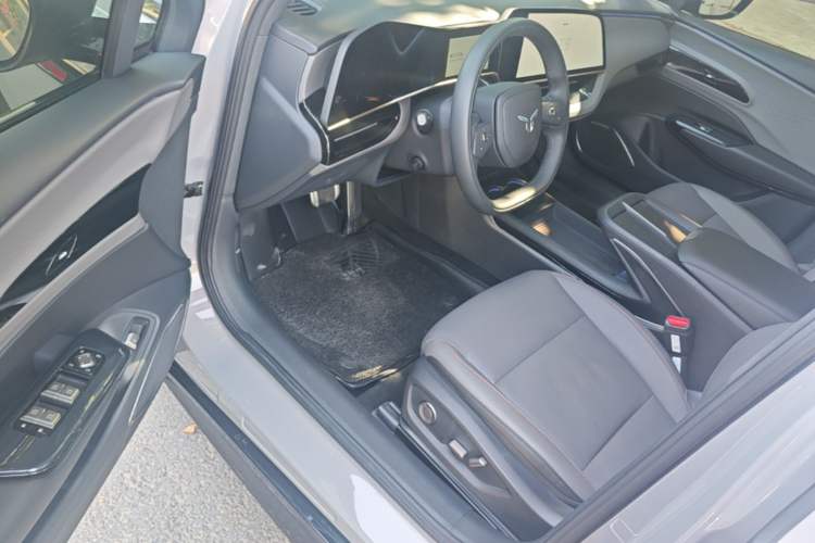 Used Hongqi EH7 2025 640 All-Wheel Drive Smart Selection Edition Driver Seat