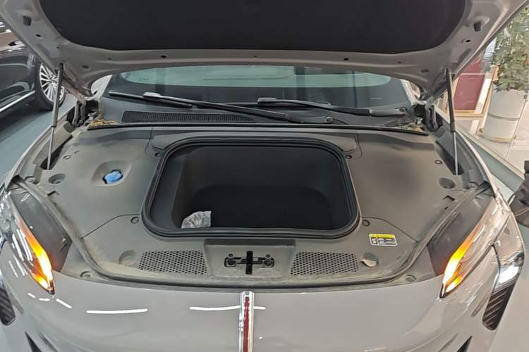 Used Hongqi EH7 2025 640 All-Wheel Drive Smart Selection Edition Engine Bay