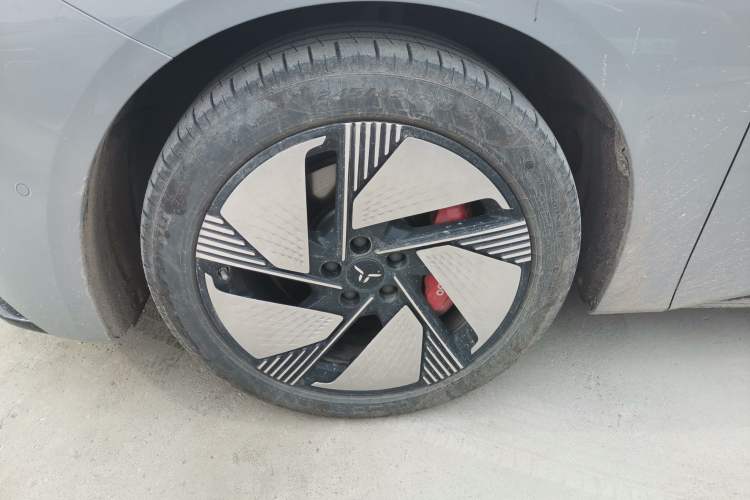 Used Hongqi EH7 2025 640 All-Wheel Drive Smart Selection Edition Exterior 4