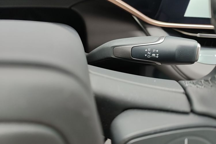 Used Hongqi EH7 2025 640 All-Wheel Drive Smart Selection Edition Gear Lever