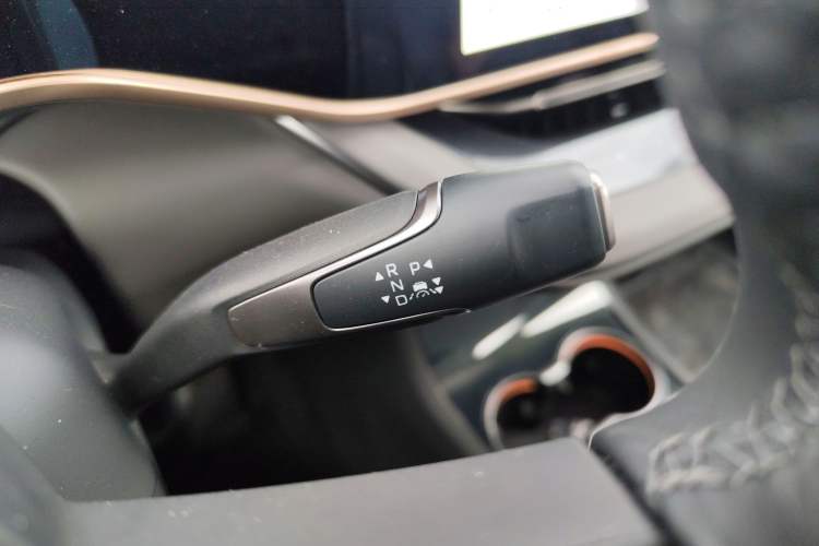 Used Hongqi EH7 2025 640 All-Wheel Drive Smart Selection Edition Gear Lever