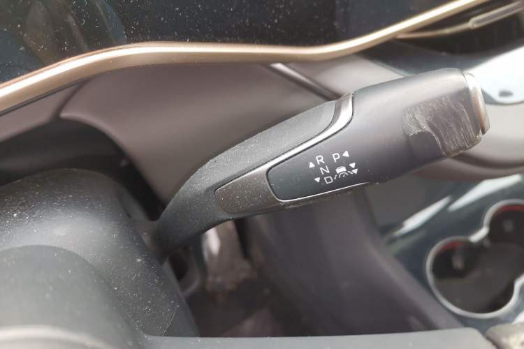 Used Hongqi EH7 2025 640 All-Wheel Drive Smart Selection Edition Gear Lever