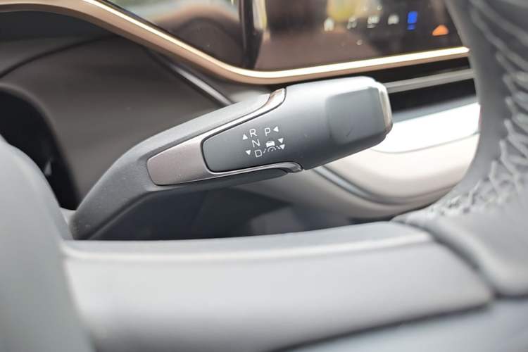 Used Hongqi EH7 2025 640 All-Wheel Drive Smart Selection Edition Gear Lever