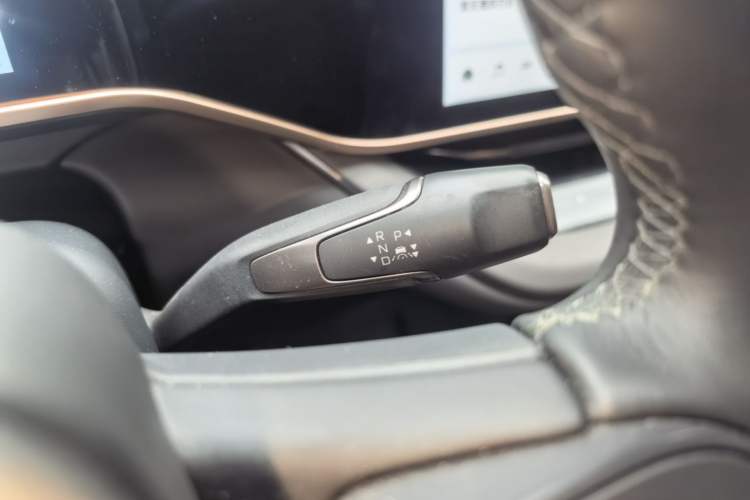 Used Hongqi EH7 2025 640 All-Wheel Drive Smart Selection Edition Gear Lever