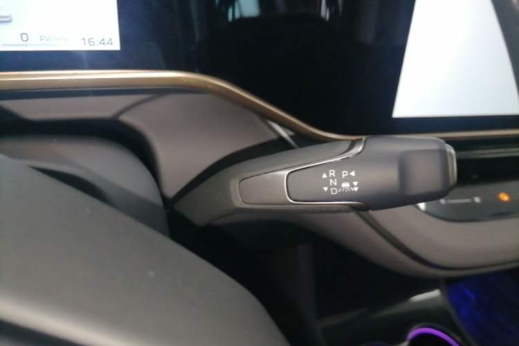 Used Hongqi EH7 2025 640 All-Wheel Drive Smart Selection Edition Gear Lever