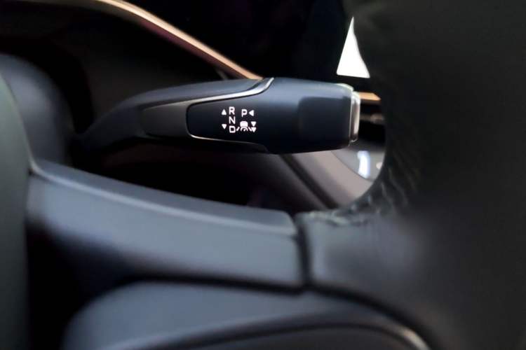 Used Hongqi EH7 2025 640 All-Wheel Drive Smart Selection Edition Gear Lever