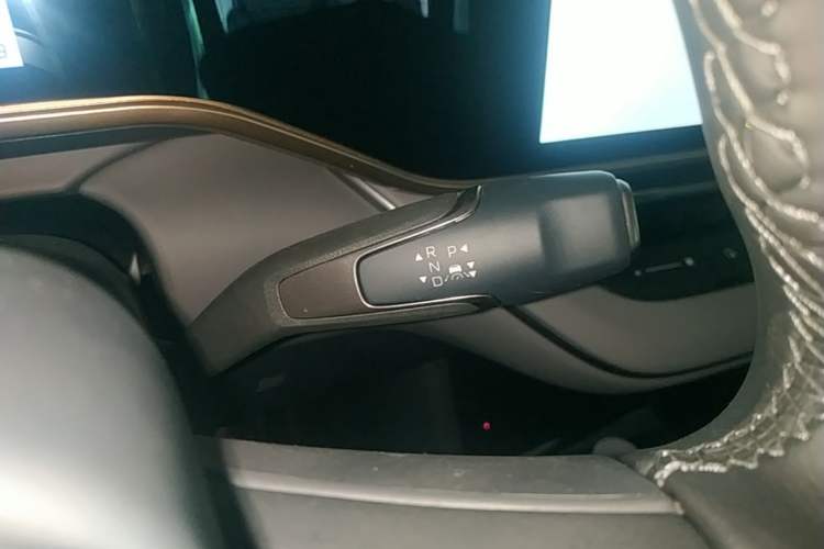 Used Hongqi EH7 2025 640 All-Wheel Drive Smart Selection Edition Gear Lever