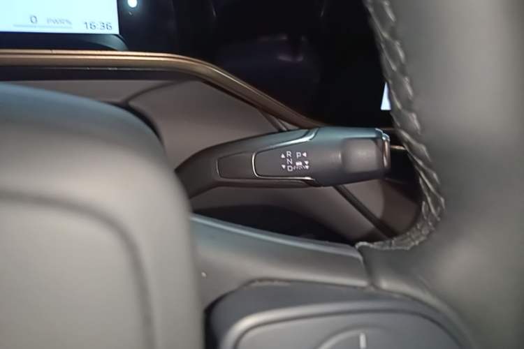 Used Hongqi EH7 2025 640 All-Wheel Drive Smart Selection Edition Gear Lever