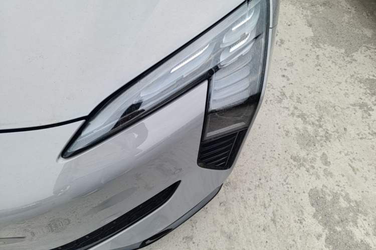 Used Hongqi EH7 2025 640 All-Wheel Drive Smart Selection Edition Left Front Headlight