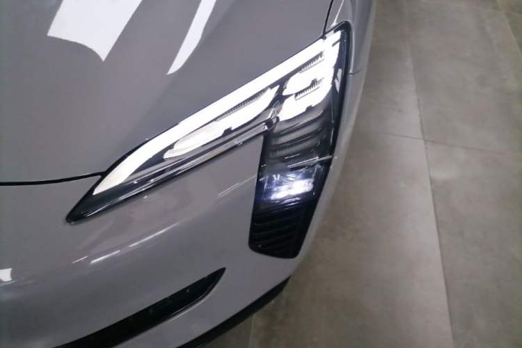 Used Hongqi EH7 2025 640 All-Wheel Drive Smart Selection Edition Left Front Headlight