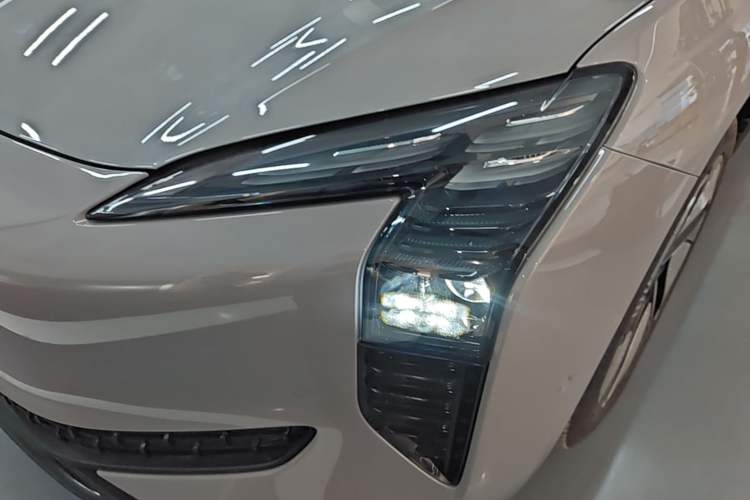 Used Hongqi EH7 2025 640 All-Wheel Drive Smart Selection Edition Left Front Headlight