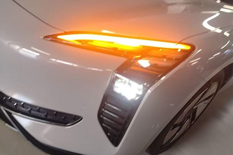 Used Hongqi EH7 2025 640 All-Wheel Drive Smart Selection Edition Left Front Headlight