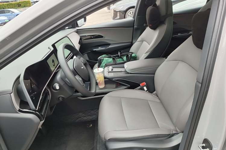 Used Hongqi EH7 2025 640 All-Wheel Drive Smart Selection Edition Left Front Seat