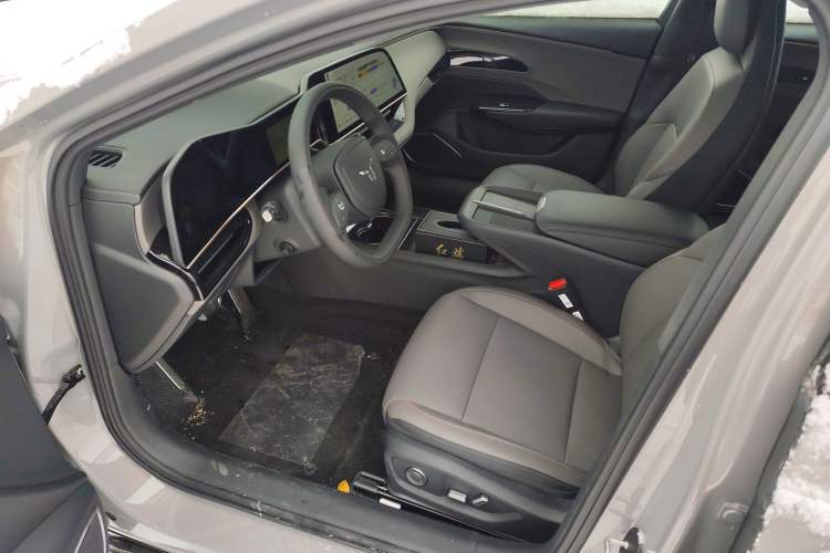 Used Hongqi EH7 2025 640 All-Wheel Drive Smart Selection Edition Left Front Seat