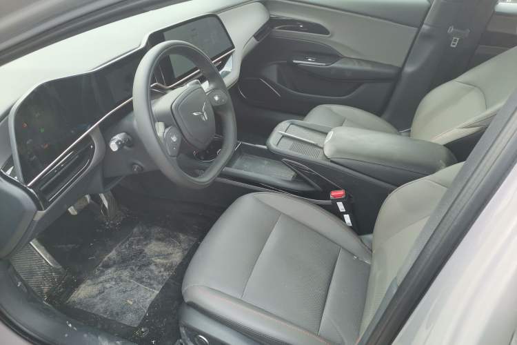 Used Hongqi EH7 2025 640 All-Wheel Drive Smart Selection Edition Left Front Seat