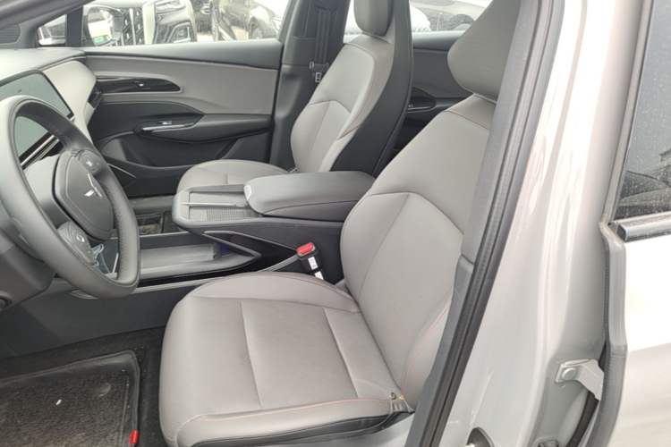 Used Hongqi EH7 2025 640 All-Wheel Drive Smart Selection Edition Left Front Seat