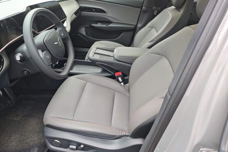 Used Hongqi EH7 2025 640 All-Wheel Drive Smart Selection Edition Left Front Seat