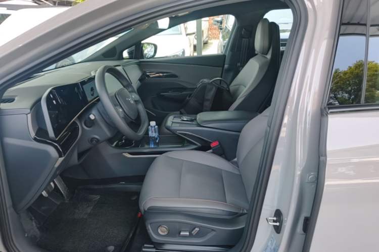 Used Hongqi EH7 2025 640 All-Wheel Drive Smart Selection Edition Left Front Seat