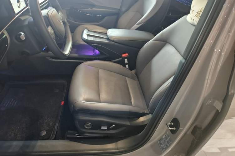 Used Hongqi EH7 2025 640 All-Wheel Drive Smart Selection Edition Left Front Seat
