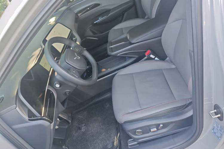 Used Hongqi EH7 2025 640 All-Wheel Drive Smart Selection Edition Left Front Seat