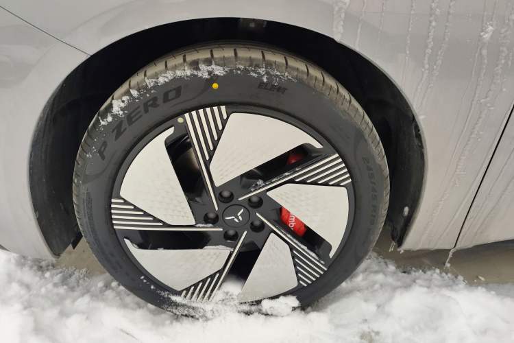 Used Hongqi EH7 2025 640 All-Wheel Drive Smart Selection Edition Left Front Wheel Hub