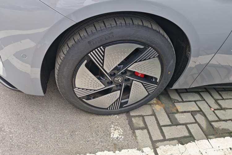 Used Hongqi EH7 2025 640 All-Wheel Drive Smart Selection Edition Left Front Wheel Hub