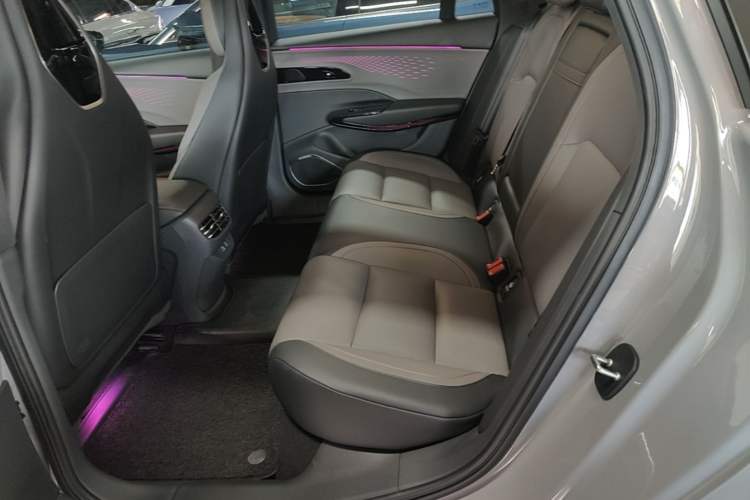 Used Hongqi EH7 2025 640 All-Wheel Drive Smart Selection Edition Left Rear Seat