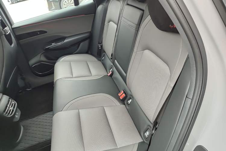 Used Hongqi EH7 2025 640 All-Wheel Drive Smart Selection Edition Left Rear Seat