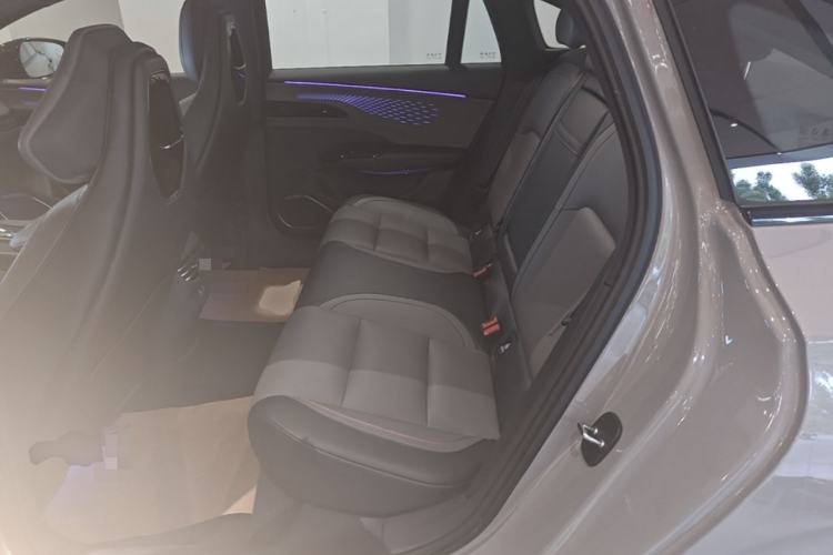 Used Hongqi EH7 2025 640 All-Wheel Drive Smart Selection Edition Left Rear Seat