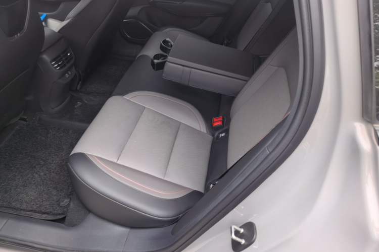 Used Hongqi EH7 2025 640 All-Wheel Drive Smart Selection Edition Left Rear Seat