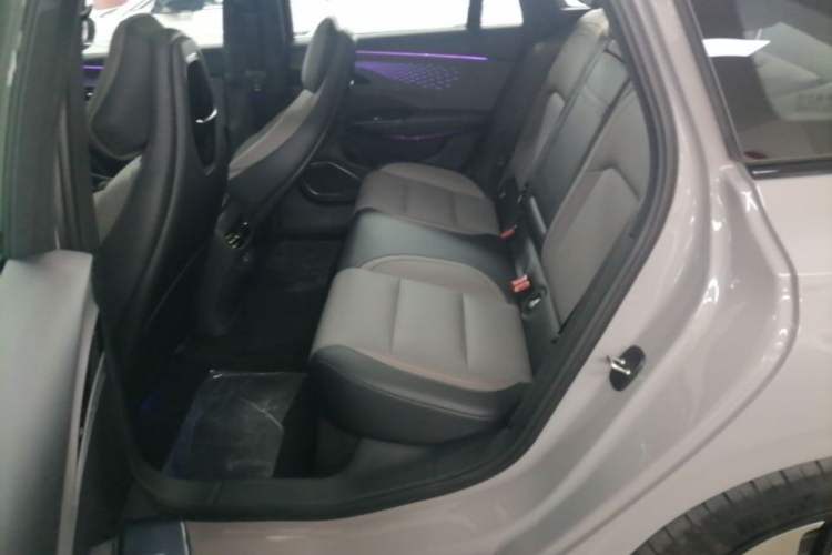 Used Hongqi EH7 2025 640 All-Wheel Drive Smart Selection Edition Left Rear Seat