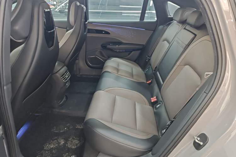 Used Hongqi EH7 2025 640 All-Wheel Drive Smart Selection Edition Left Rear Seat