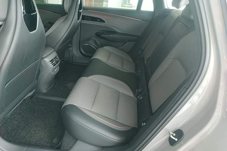 Used Hongqi EH7 2025 640 All-Wheel Drive Smart Selection Edition Left Rear Seat
