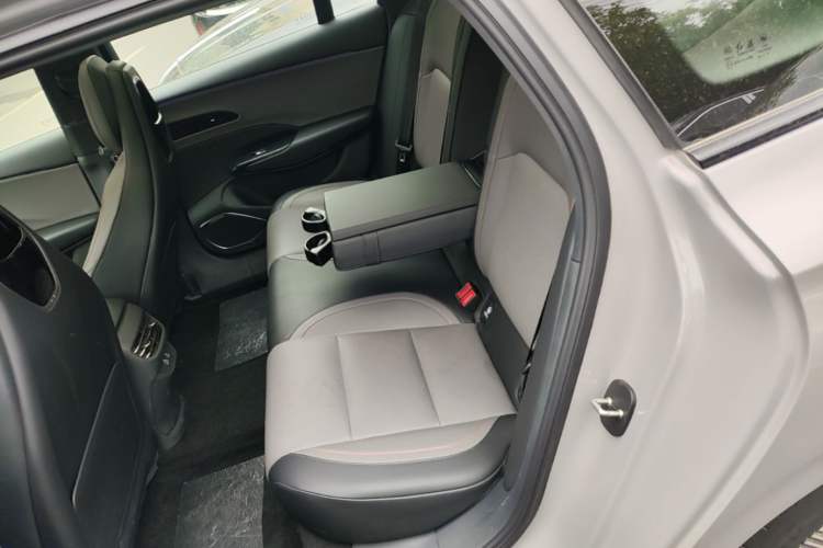 Used Hongqi EH7 2025 640 All-Wheel Drive Smart Selection Edition Left Rear Seat