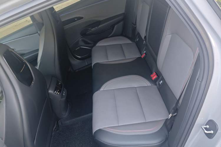 Used Hongqi EH7 2025 640 All-Wheel Drive Smart Selection Edition Left Rear Seat