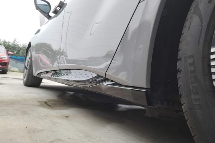 Used Hongqi EH7 2025 640 All-Wheel Drive Smart Selection Edition Left Side Sill