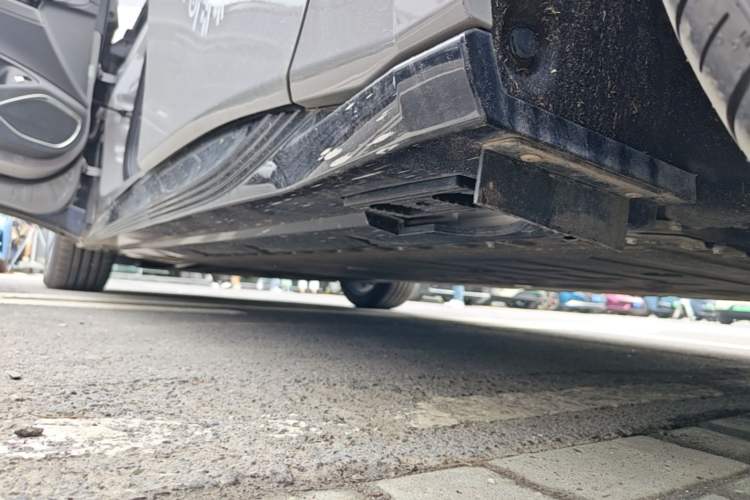 Used Hongqi EH7 2025 640 All-Wheel Drive Smart Selection Edition Left Side Sill