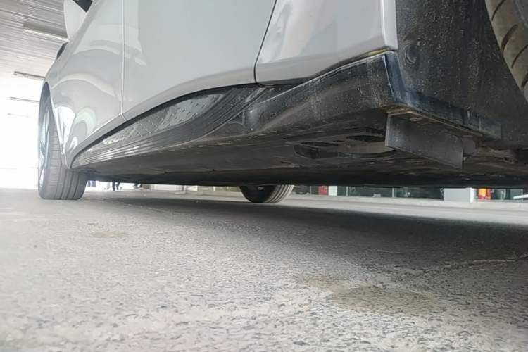 Used Hongqi EH7 2025 640 All-Wheel Drive Smart Selection Edition Left Side Sill