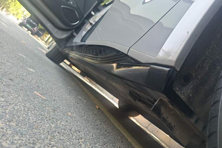 Used Hongqi EH7 2025 640 All-Wheel Drive Smart Selection Edition Left Side Sill