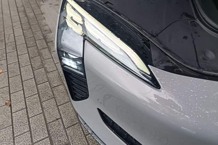 Used Hongqi EH7 2025 640 All-Wheel Drive Smart Selection Edition Right Front Headlight