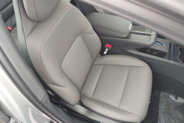 Used Hongqi EH7 2025 640 All-Wheel Drive Smart Selection Edition Right Front Seat