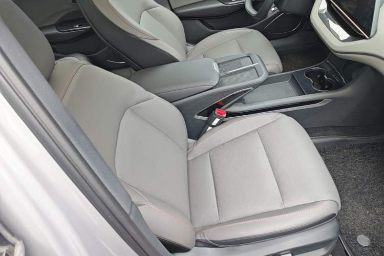 Used Hongqi EH7 2025 640 All-Wheel Drive Smart Selection Edition Right Front Seat